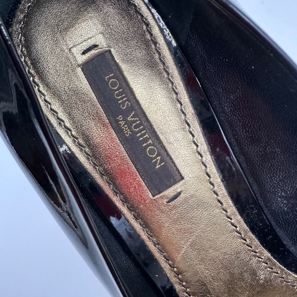 LOUIS VUITTON “OH REALLY” Padlock Round Toe Black Pumps - Picture 10 of 16